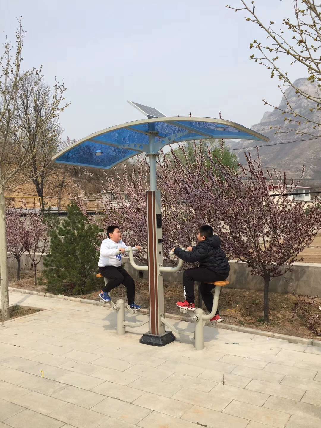 Akıllı yarış egzersiz bisikleti
